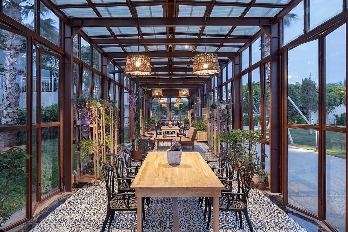 Nirvana Cosmopolitan