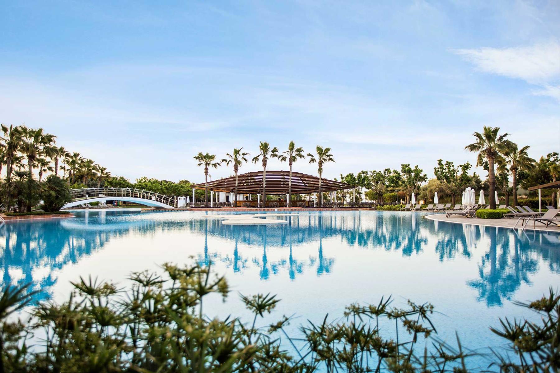 Lara Barut Collection