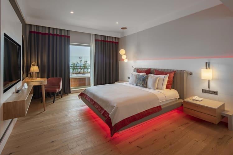 Lara Barut Collection