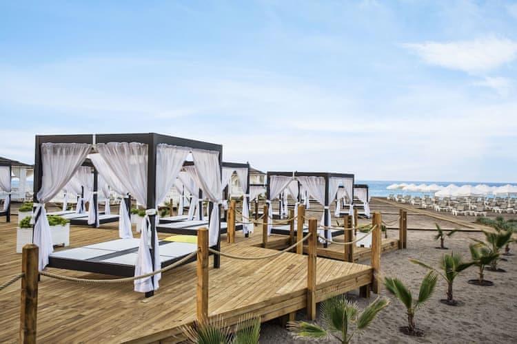 Lara Barut Collection