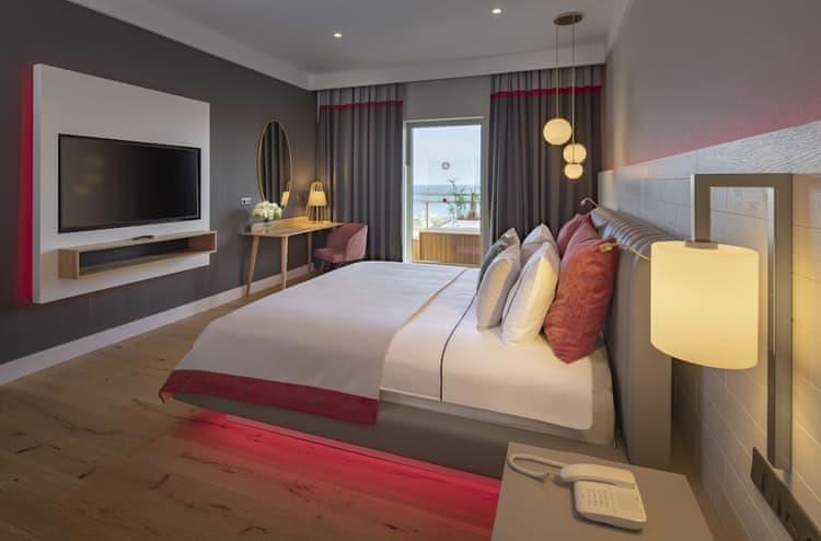 Lara Barut Collection