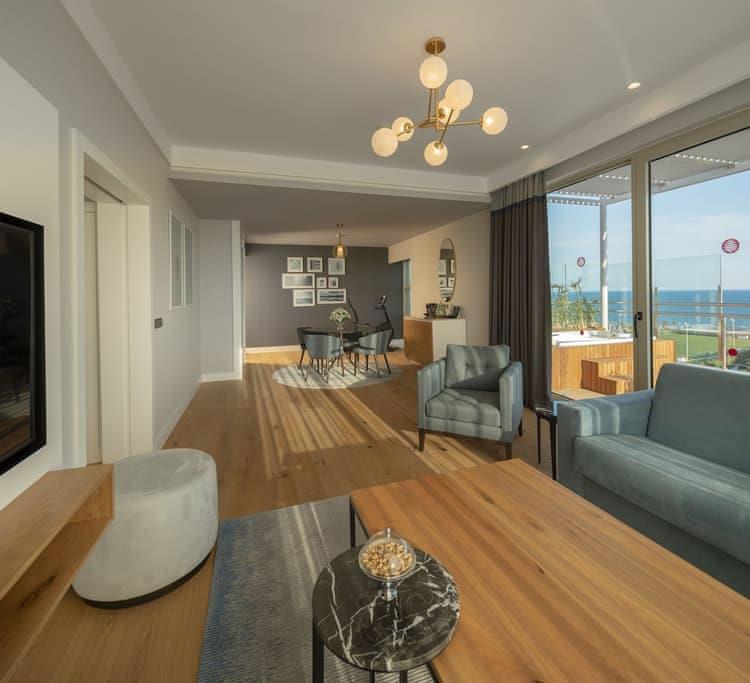 Lara Barut Collection