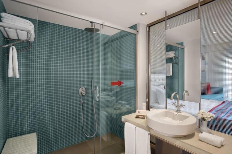 Lara Barut Collection