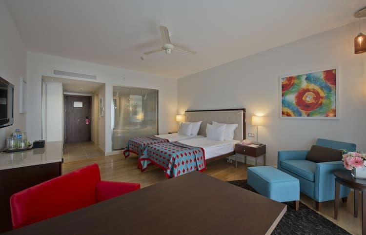 Lara Barut Collection