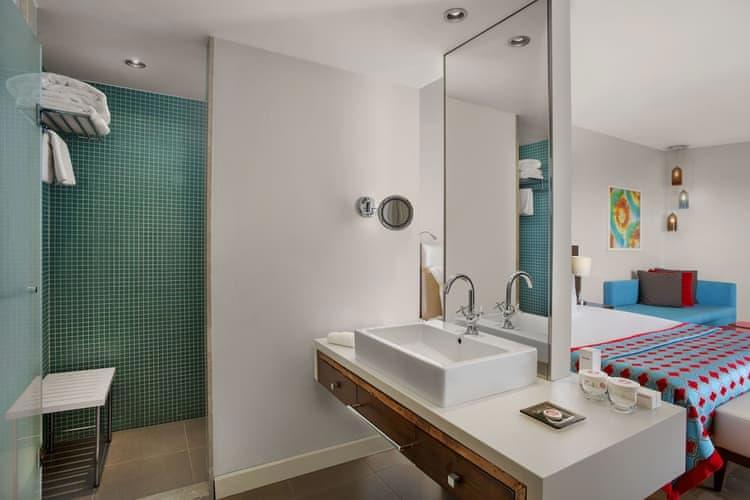 Lara Barut Collection