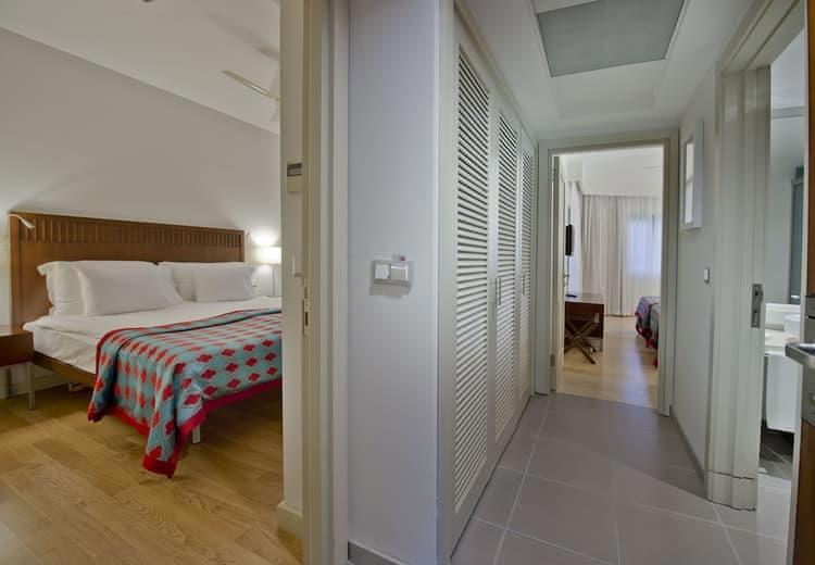 Lara Barut Collection