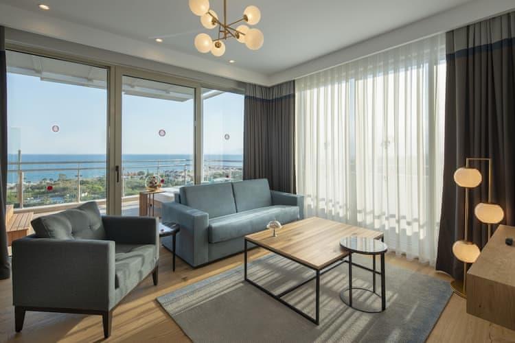 Lara Barut Collection