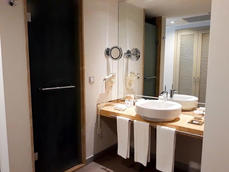 Lara Barut Collection