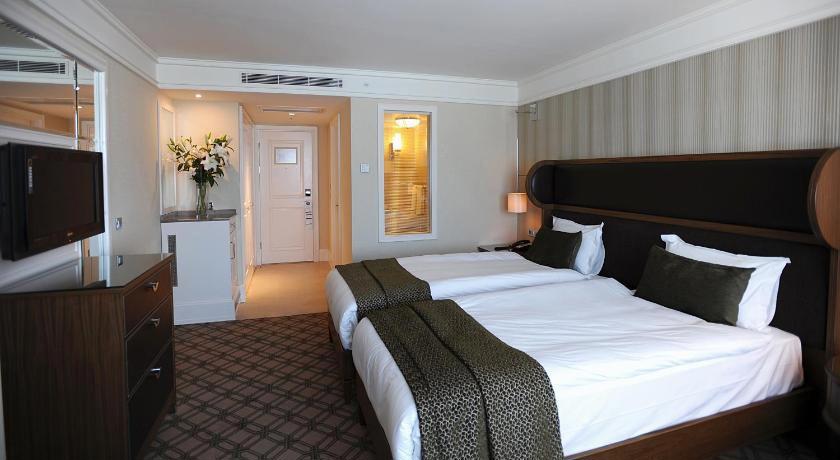 Titanic Port Bakirkoy