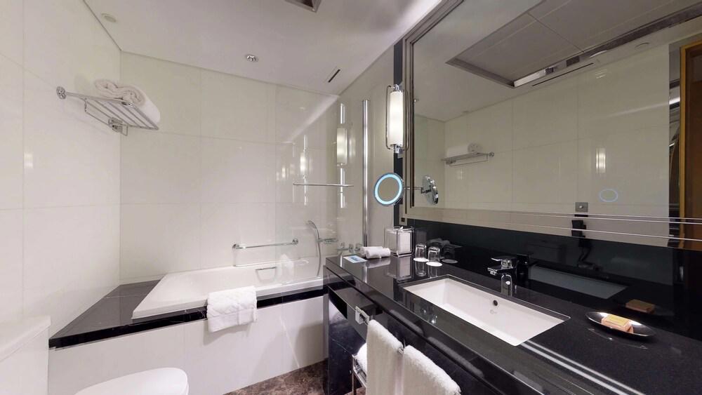 Hilton Dubai Palm Jumeirah