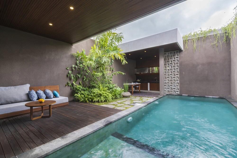 Adiwana Unagi Suites Hotel