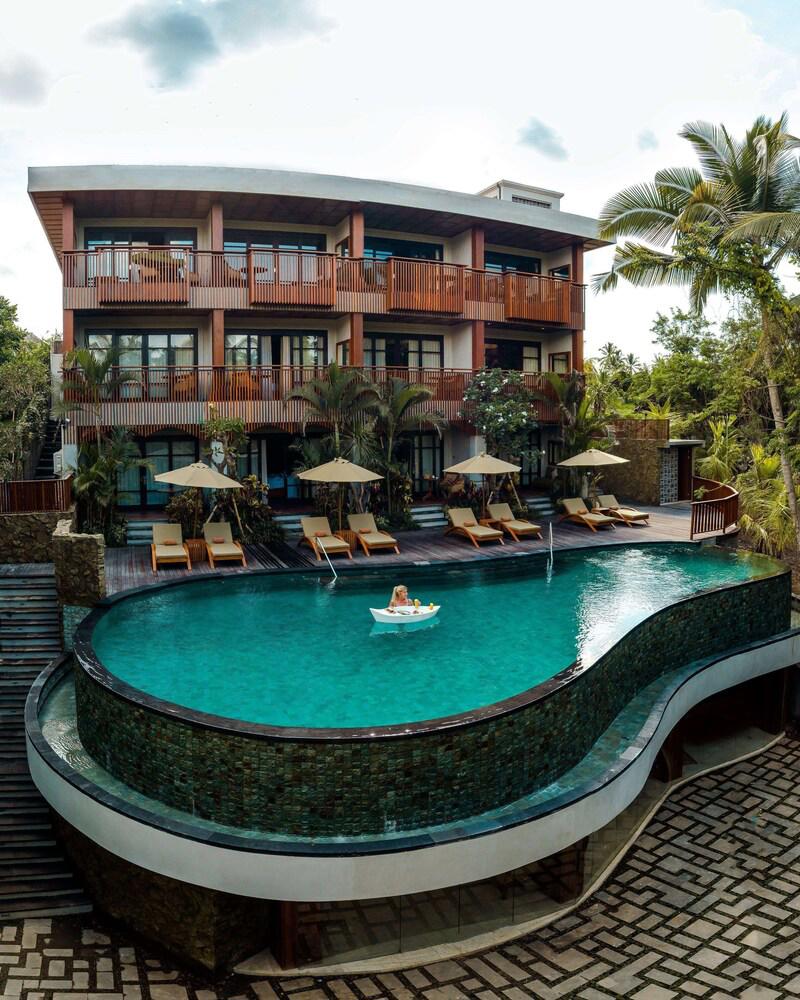 Adiwana Unagi Suites Hotel