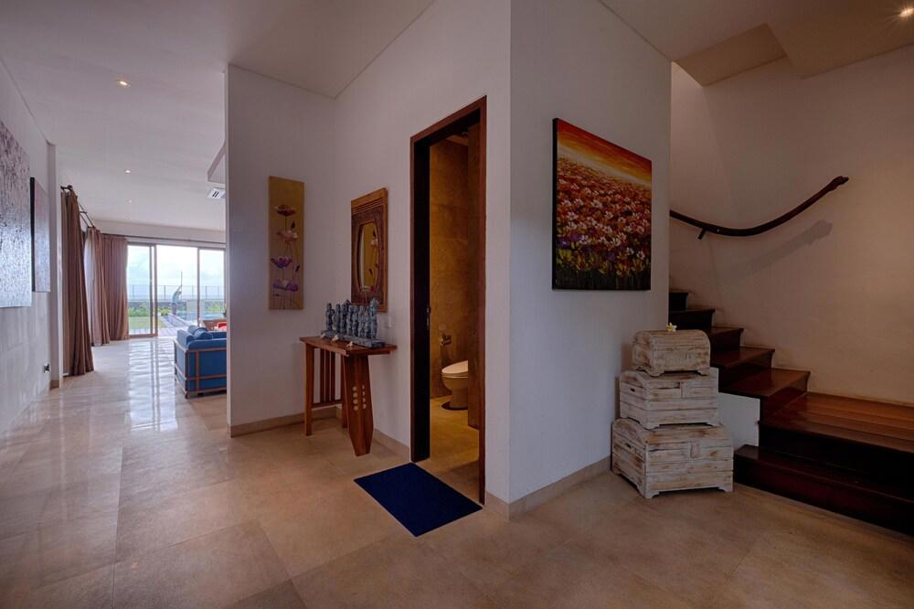 Kutus Kutus Keramas Villa