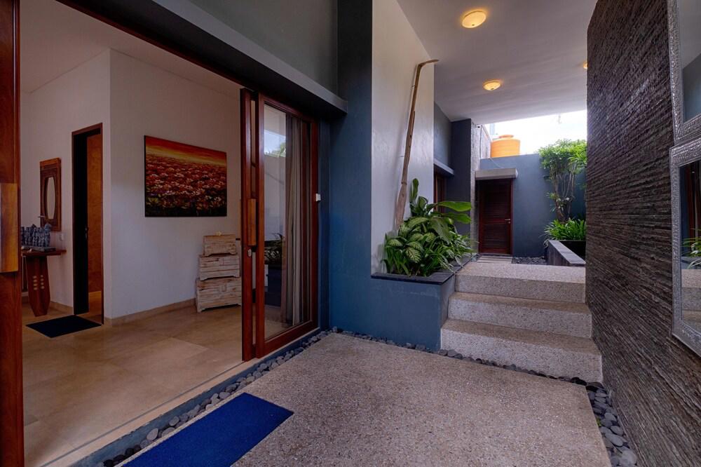 Kutus Kutus Keramas Villa