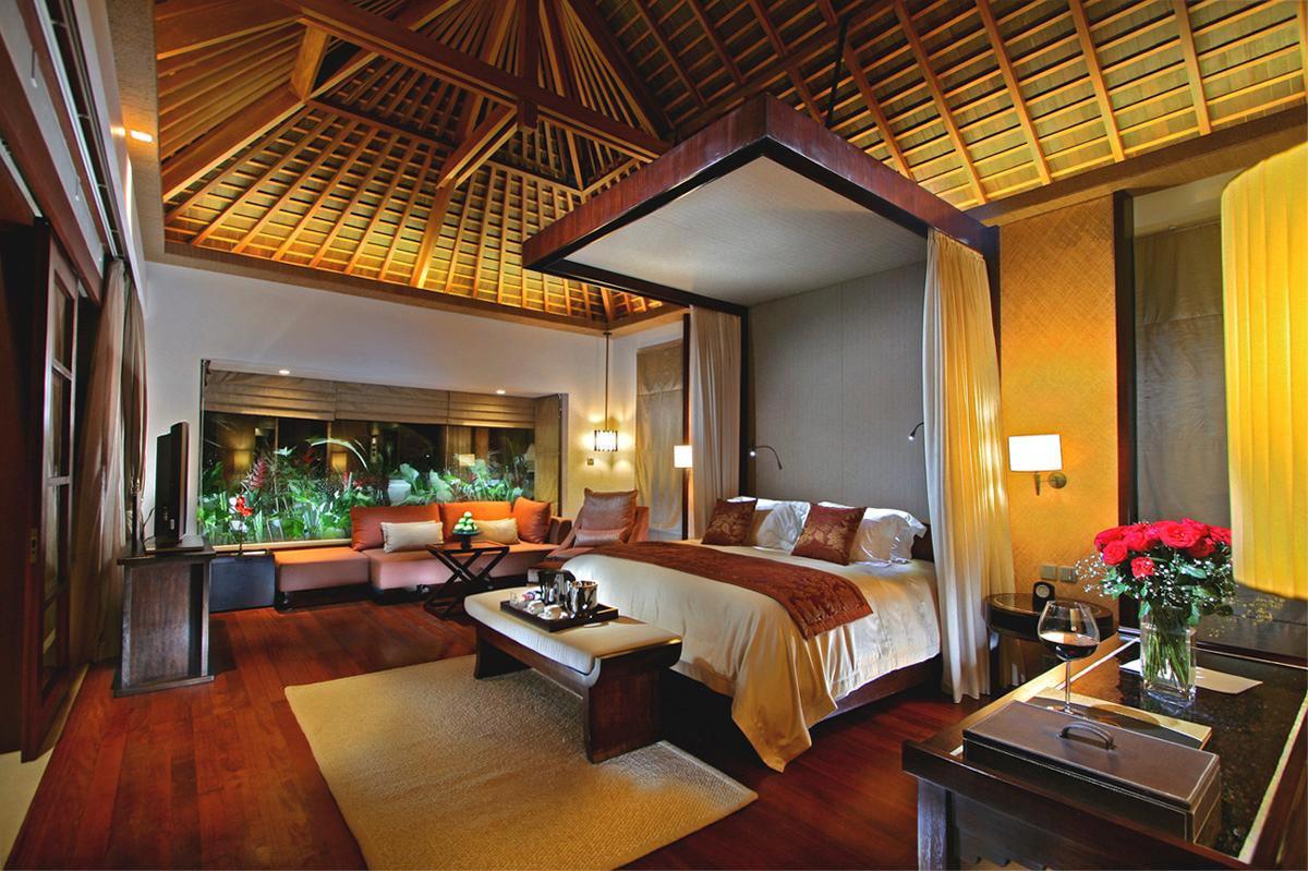 The Royal Santrian Photos