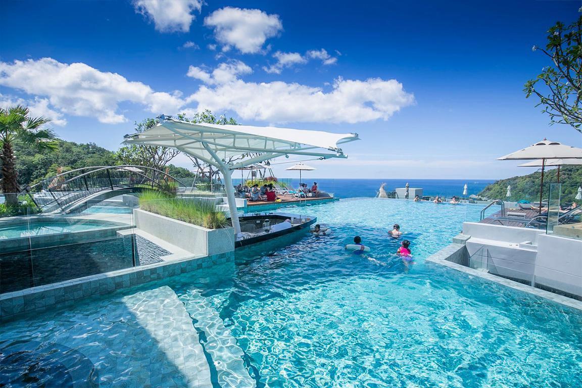 Crest Resort & Pool Villas