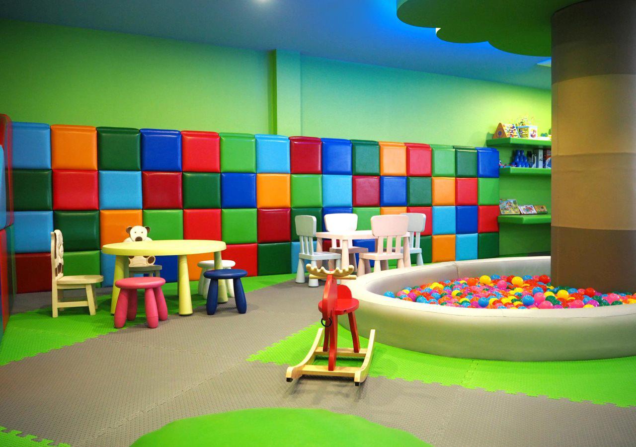 Crest Resort & Pool Villas