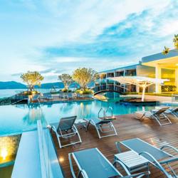 Crest Resort & Pool Villas