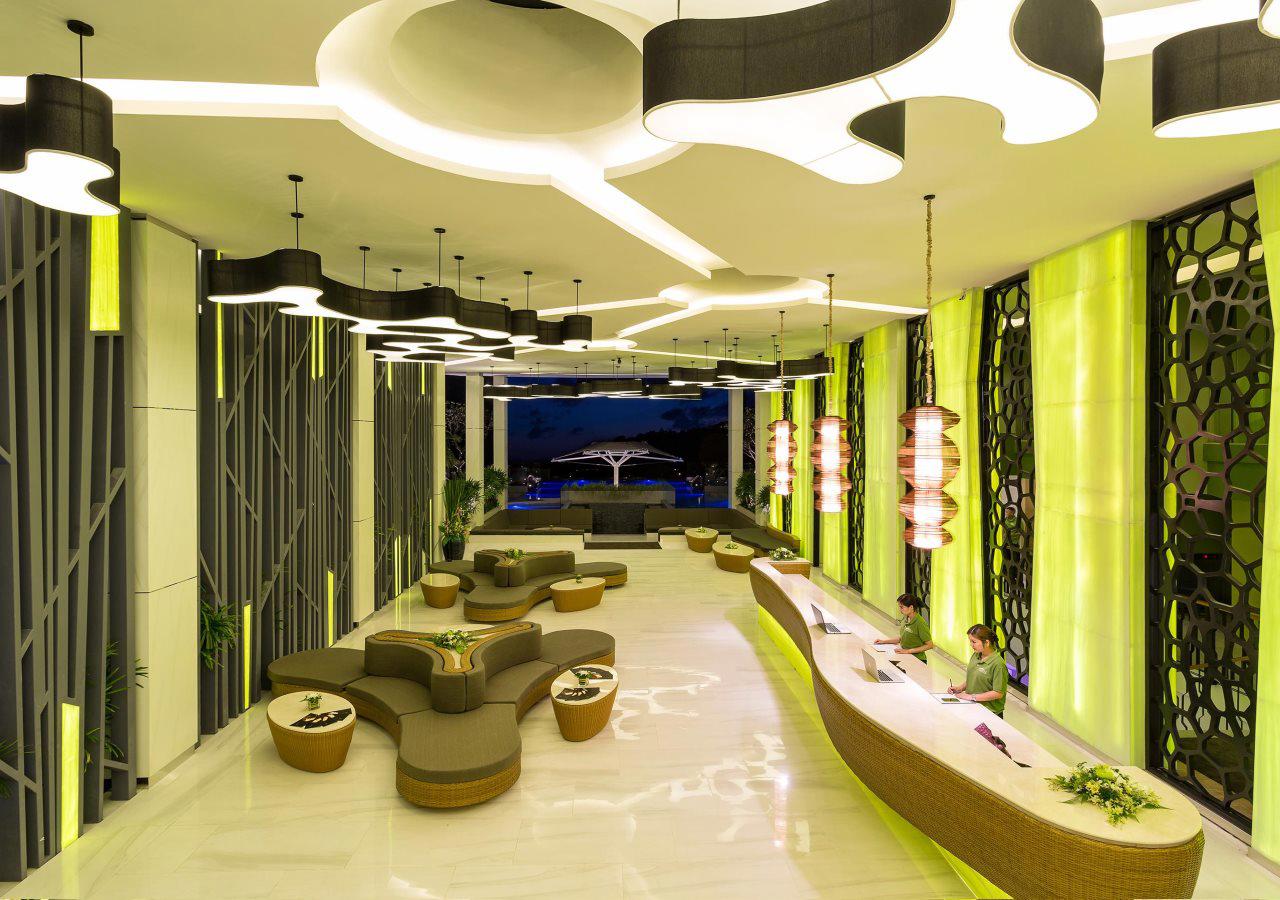 Crest Resort & Pool Villas