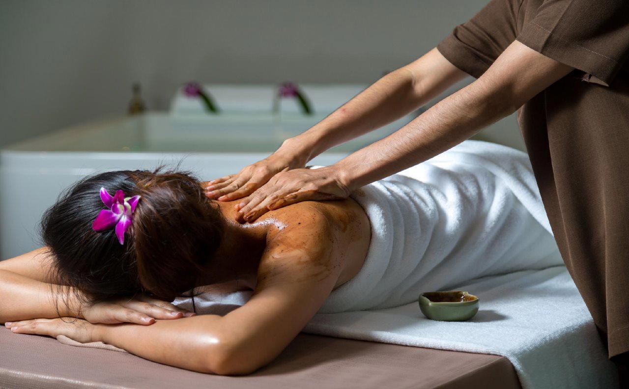 Crest Resort & Pool Villas