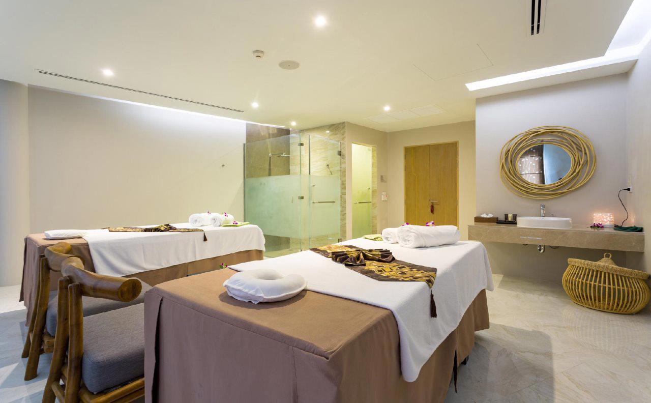 Crest Resort & Pool Villas