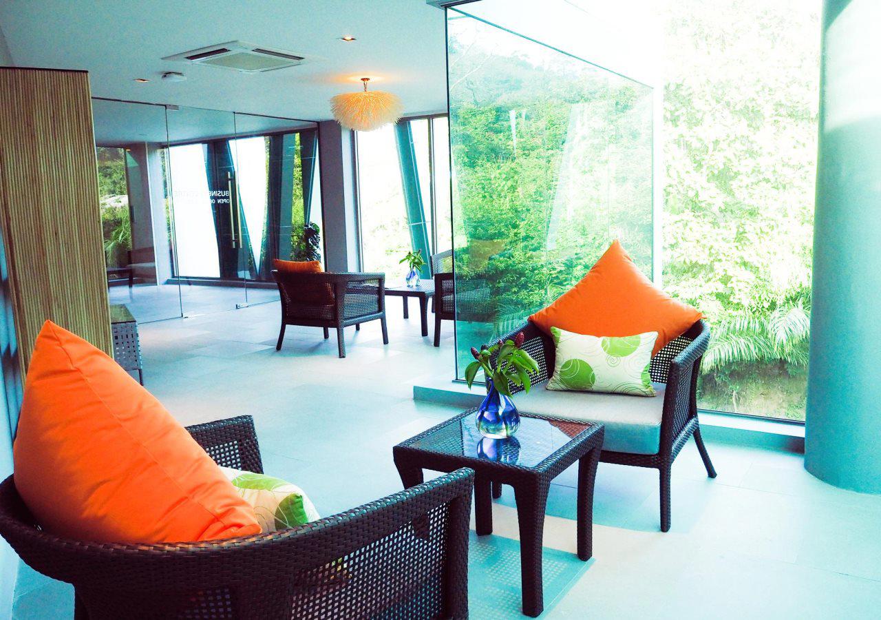 Crest Resort & Pool Villas