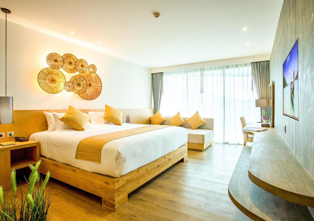 Crest Resort & Pool Villas