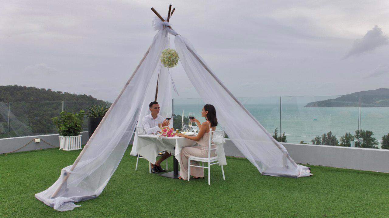 Crest Resort & Pool Villas