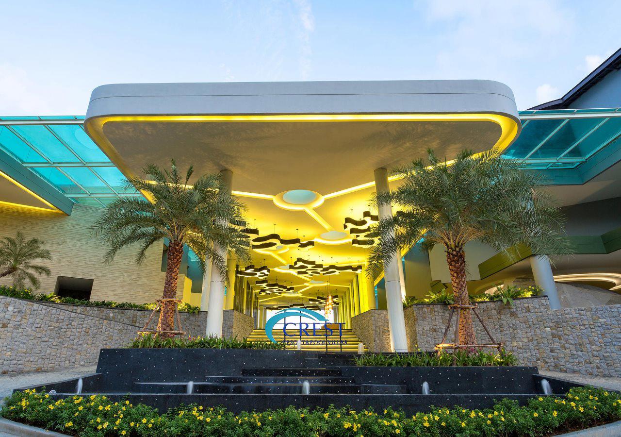 Crest Resort & Pool Villas