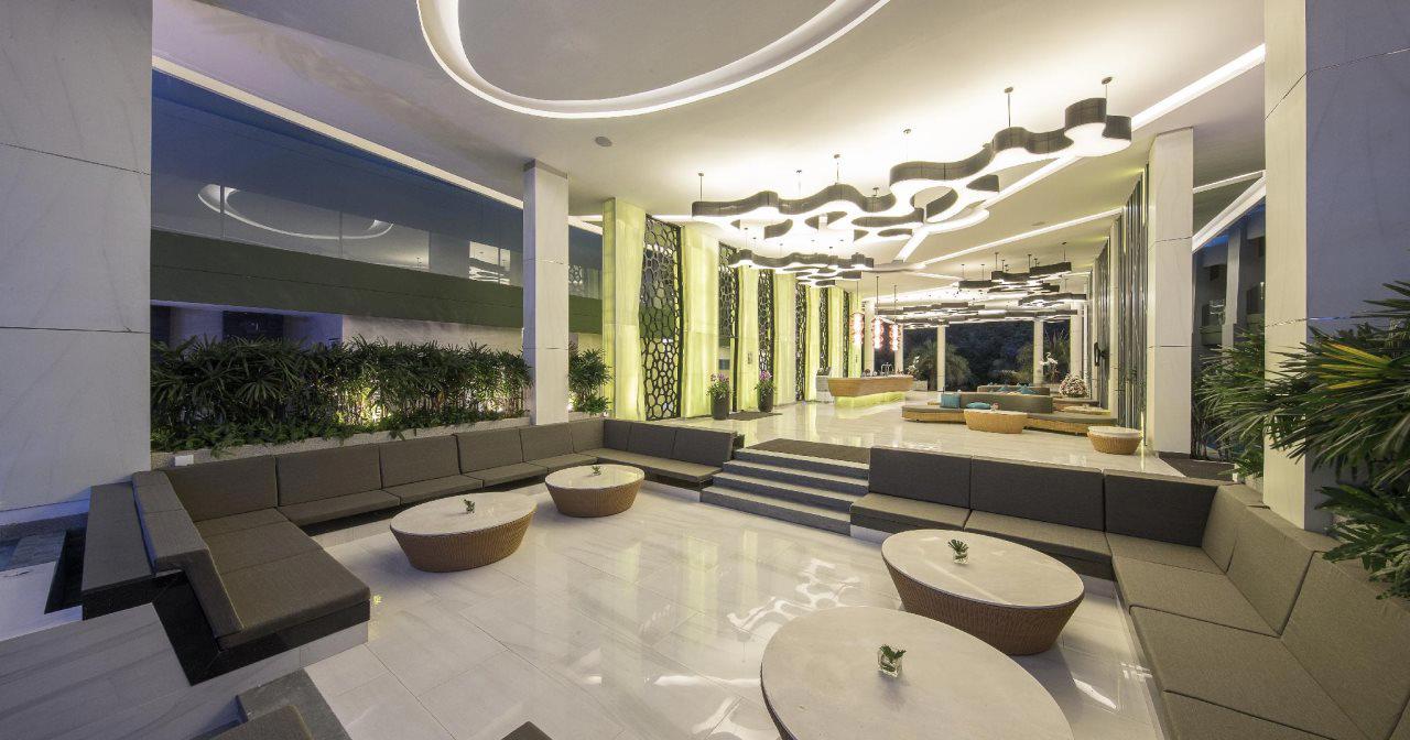 Crest Resort & Pool Villas