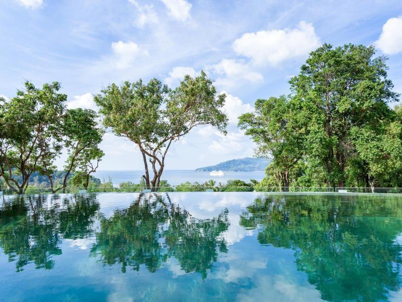 Crest Resort & Pool Villas