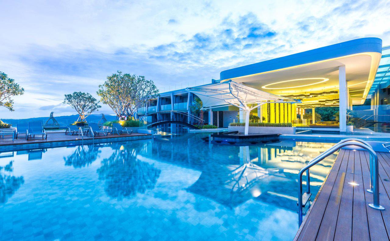 Crest Resort & Pool Villas