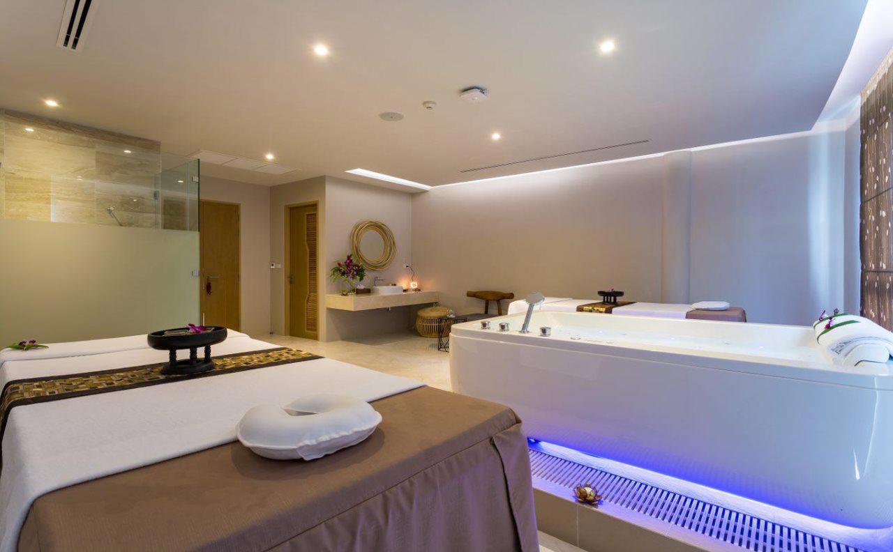 Crest Resort & Pool Villas