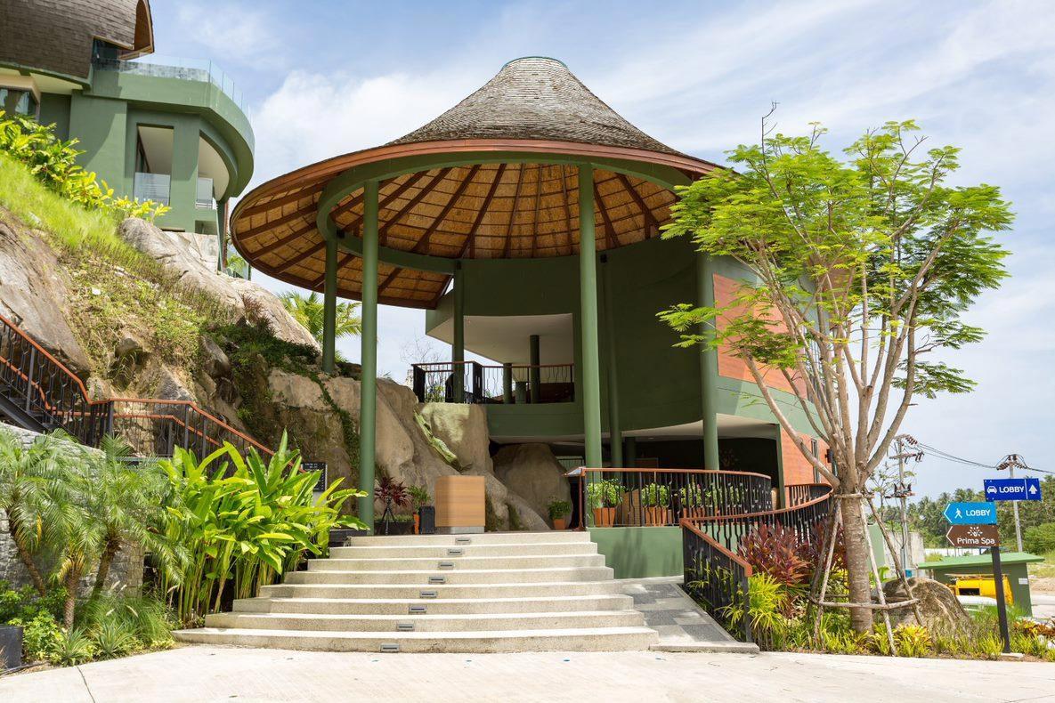 Crest Resort & Pool Villas