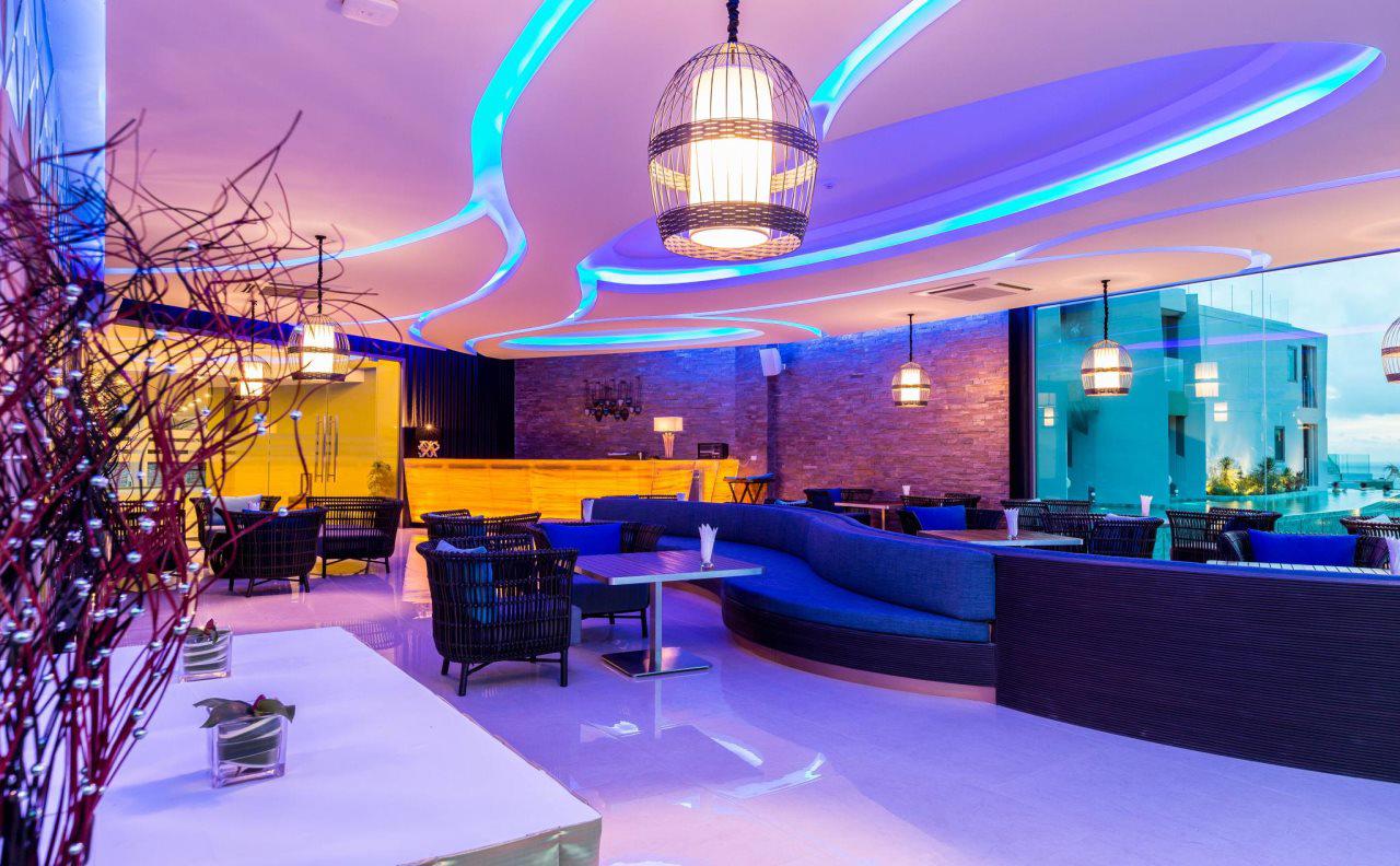 Crest Resort & Pool Villas