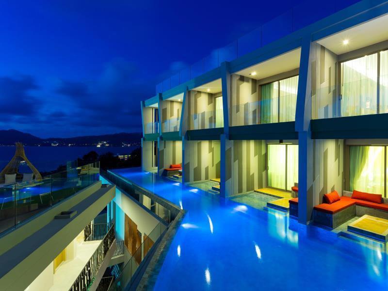 Crest Resort & Pool Villas