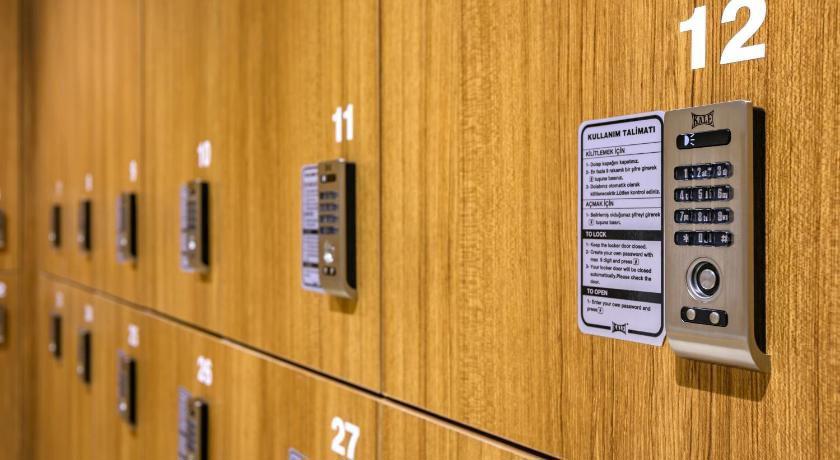 B Business Hotel & Spa