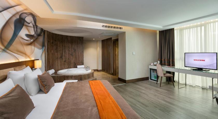 B Business Hotel & Spa