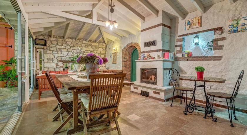 Alacati Eski Ev Hotel