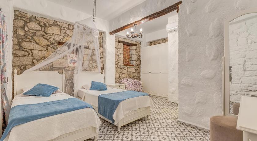 Alacati Eski Ev Hotel