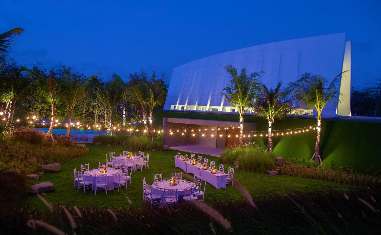 Cross Bali Breakers Resort